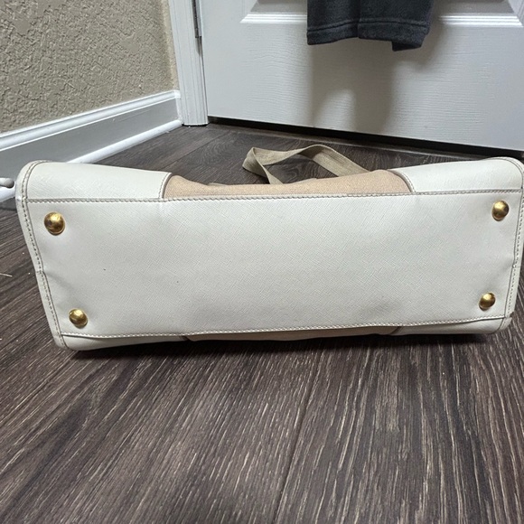 Selling this much loved authentic Prada hand bag with or without shoulder strap - Picture 9 of 9